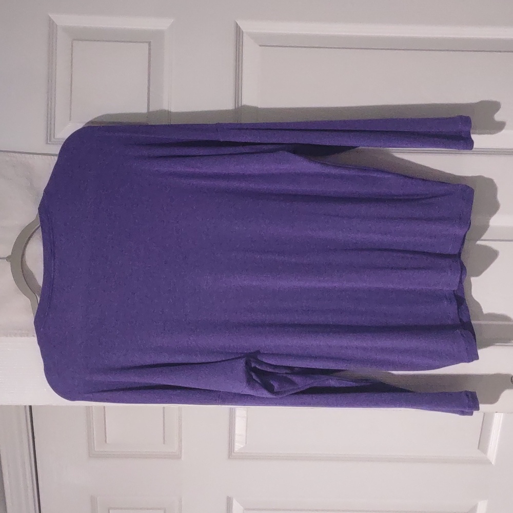 cabi 5921 Serenity Tee French Violet  Size Small EUC Vneck Long Sleeve - Picture 4 of 5